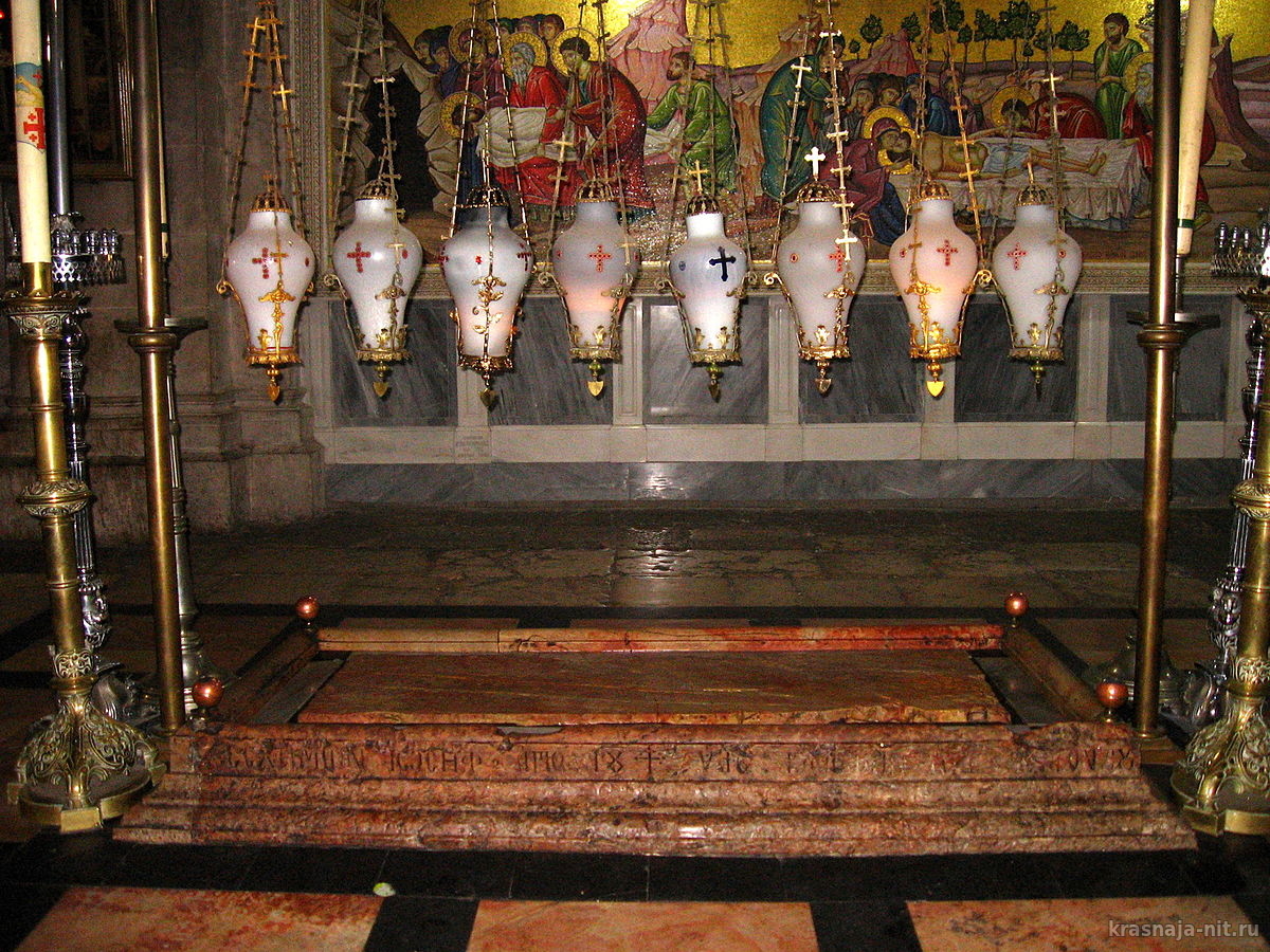 гробы в храме