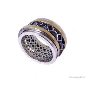 Вращающееся кольцо с ромбами и золотыми полосами Кольца с символами из серебра и золота